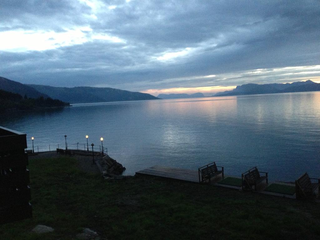 Brekke  Brekkestranda Fjordhotel מראה חיצוני תמונה