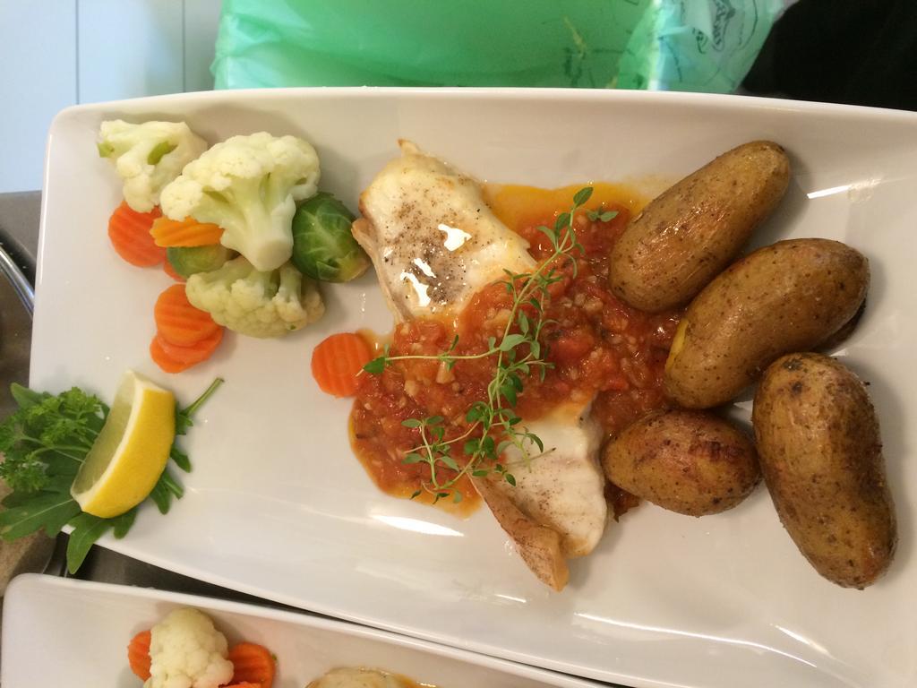 Brekke  Brekkestranda Fjordhotel מראה חיצוני תמונה