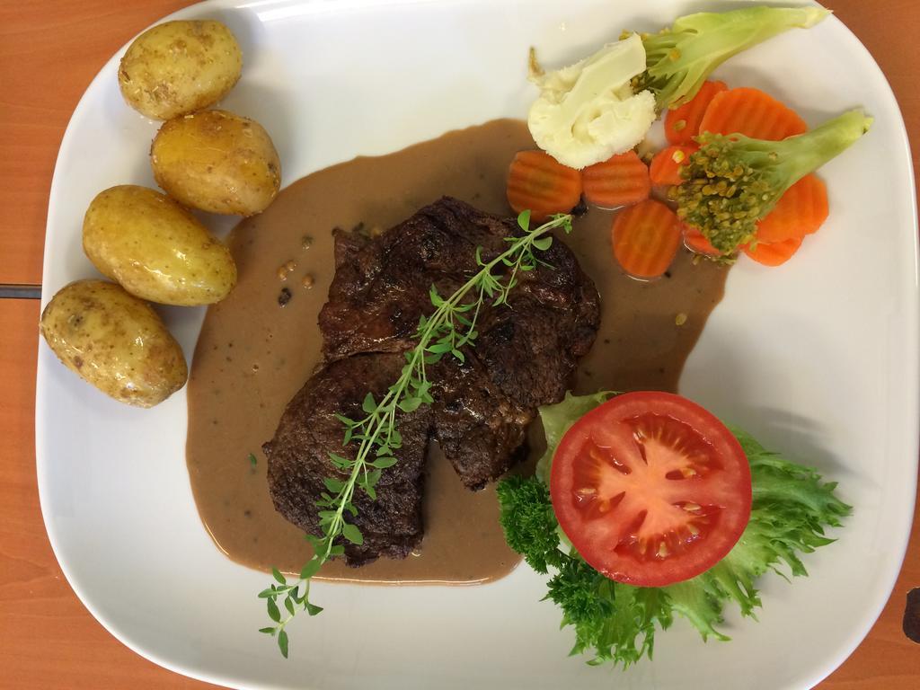 Brekke  Brekkestranda Fjordhotel מראה חיצוני תמונה